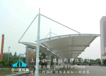 膜結構車棚與暴雨高溫