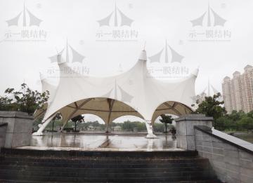 圍繞如何處理發(fā)霉的膜結(jié)構(gòu)建筑展開(kāi)討論